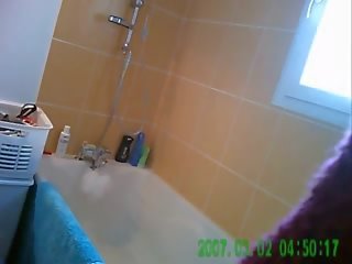 Mėgėjiškas paslėptas dušas kamera